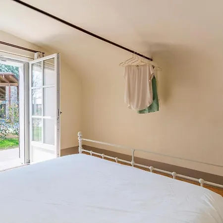 2 Bedroom Gorgeous In Bastia Di Albenga