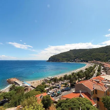 2 Bedroom Gorgeous In Bastia Di Apartment *