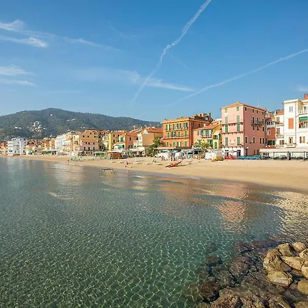 2 Bedroom Gorgeous In Bastia Di * Albenga
