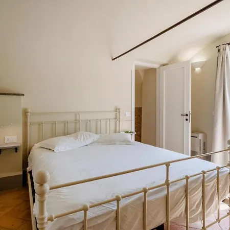 2 Bedroom Gorgeous In Bastia Di Apartment *